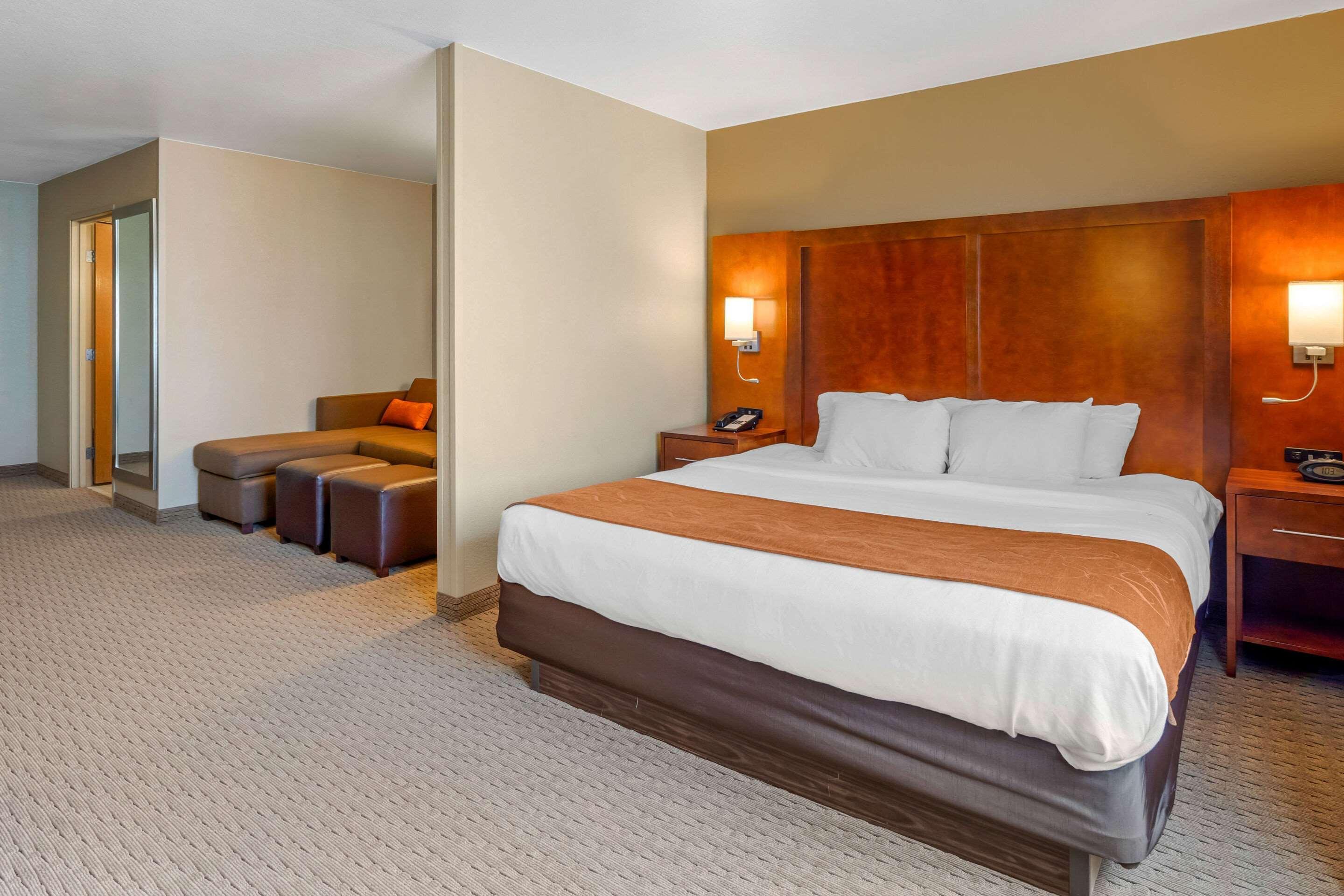 Comfort Suites Burlington Ngoại thất bức ảnh