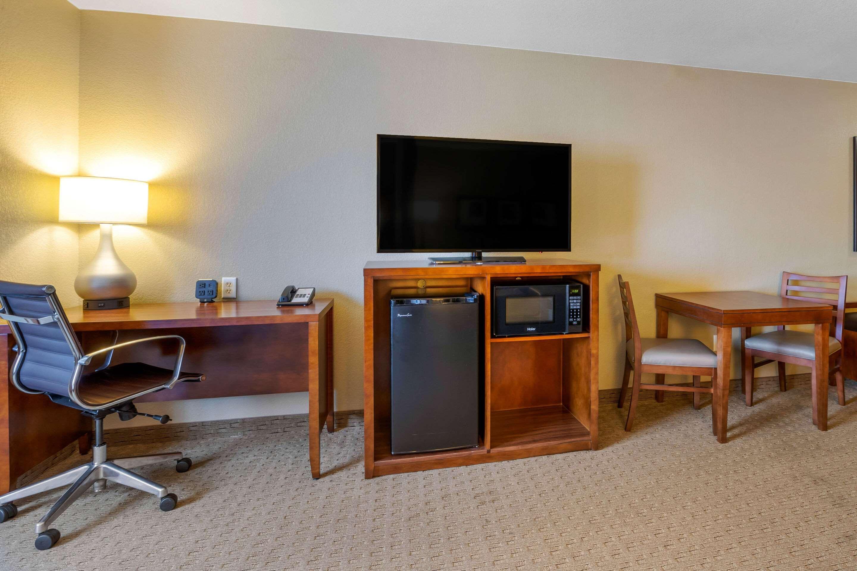 Comfort Suites Burlington Ngoại thất bức ảnh