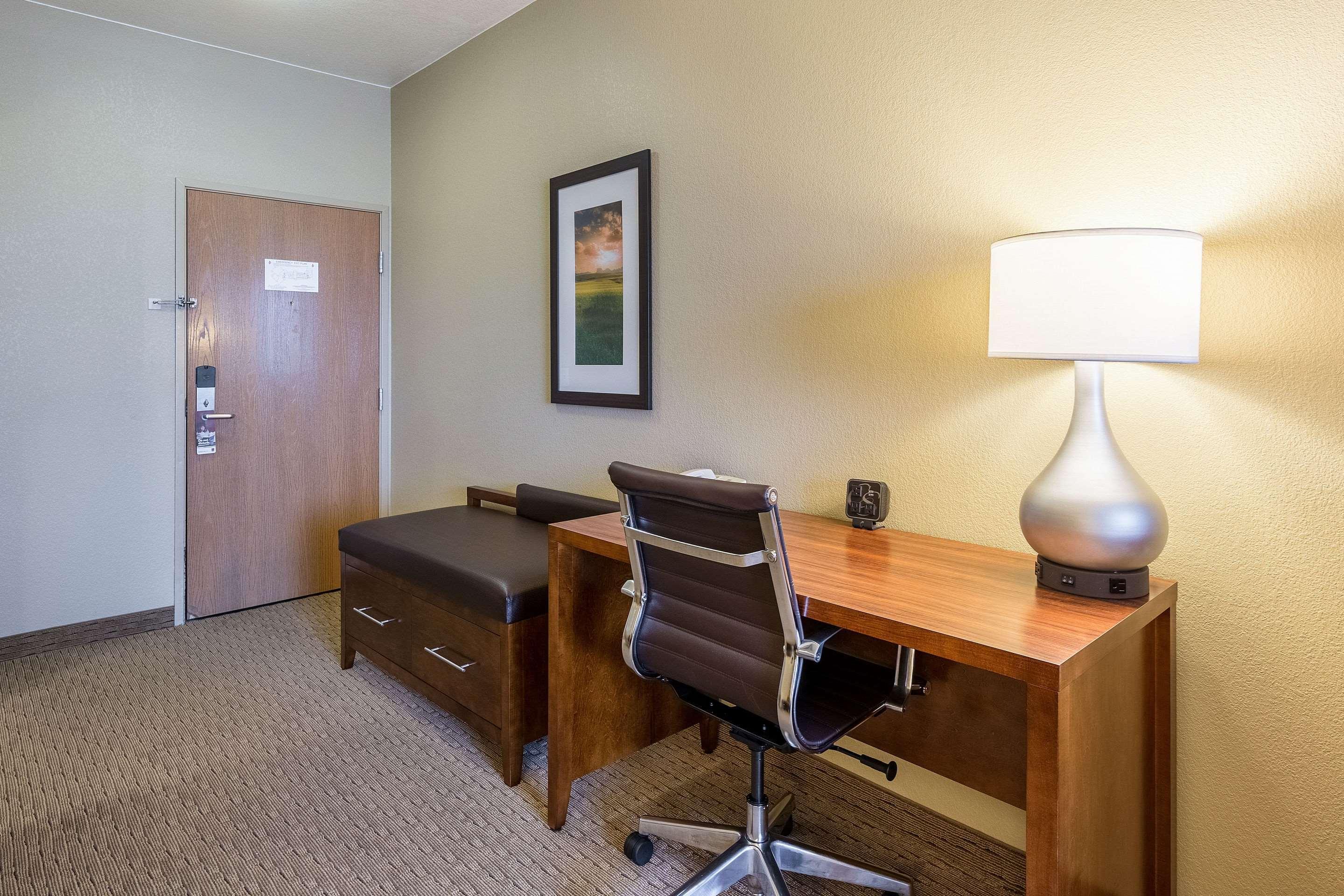Comfort Suites Burlington Ngoại thất bức ảnh