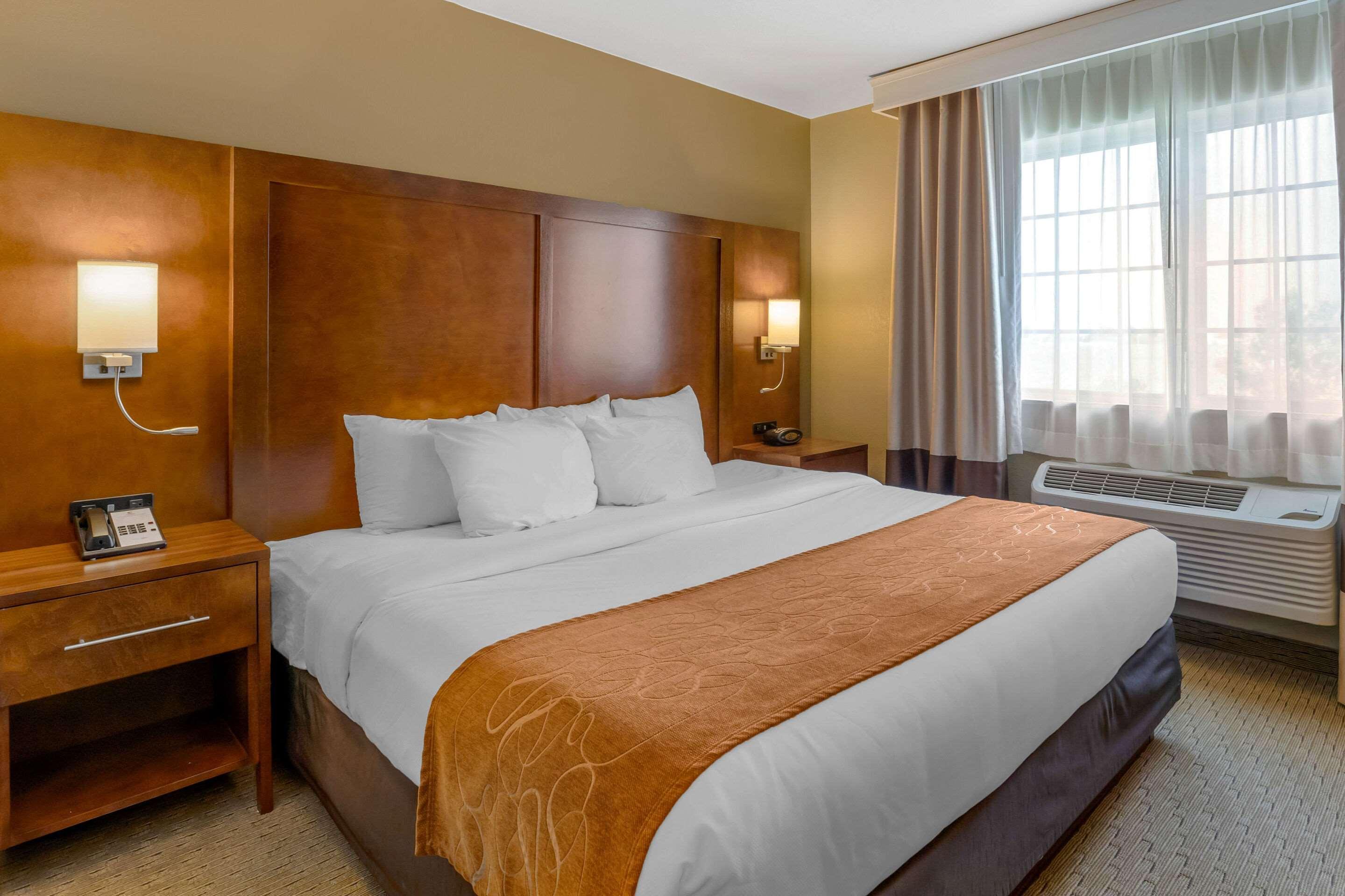 Comfort Suites Burlington Ngoại thất bức ảnh
