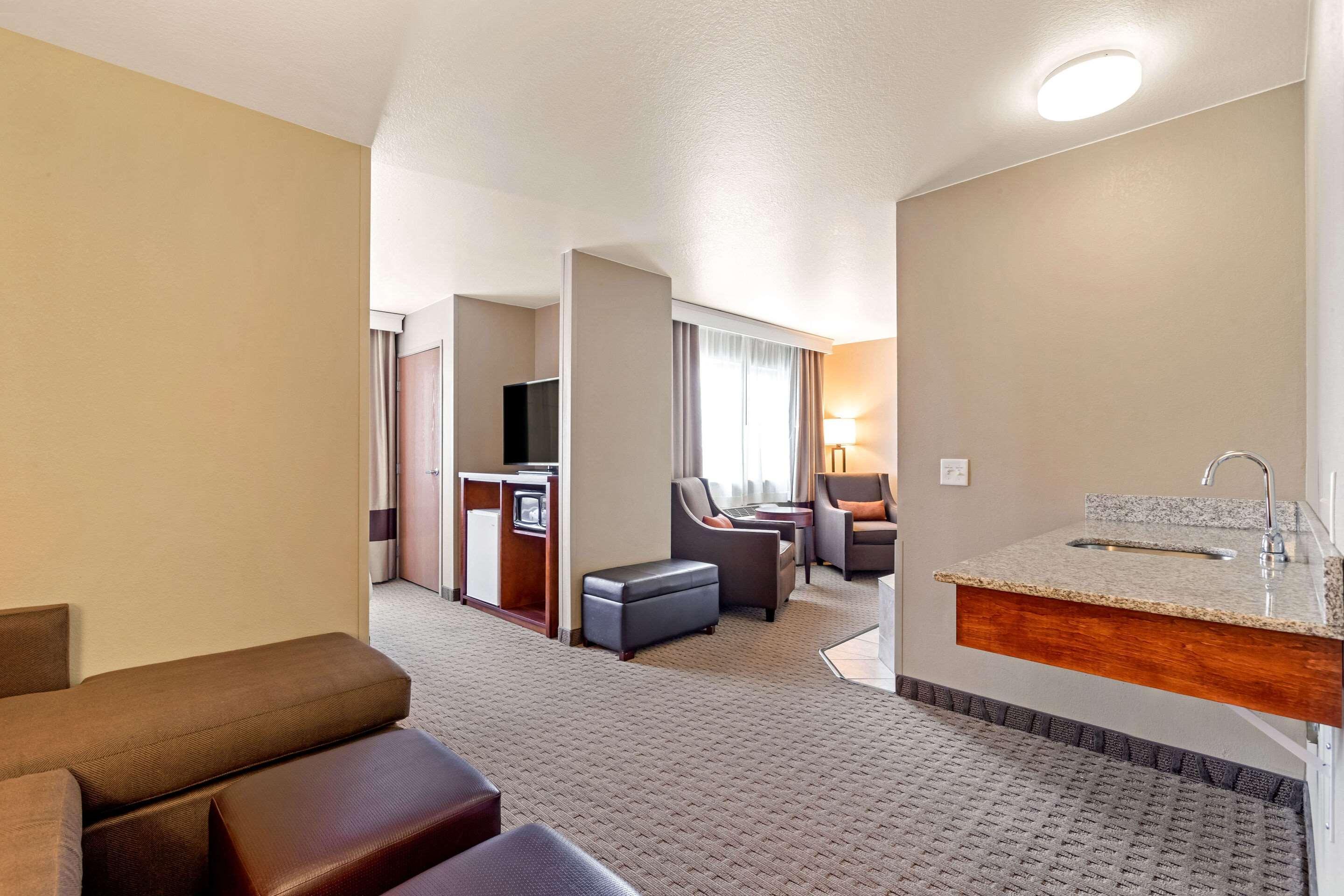 Comfort Suites Burlington Ngoại thất bức ảnh