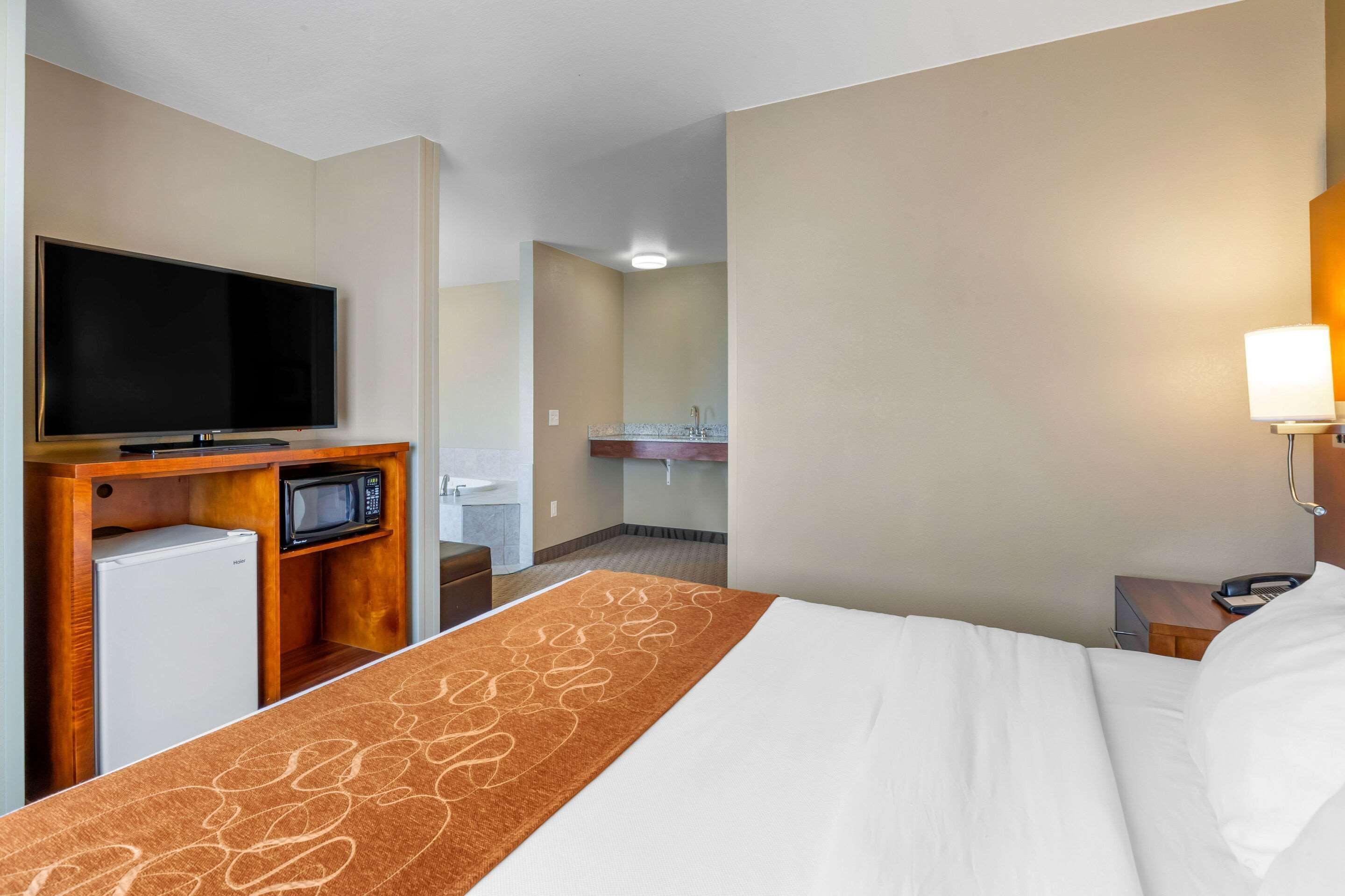 Comfort Suites Burlington Ngoại thất bức ảnh
