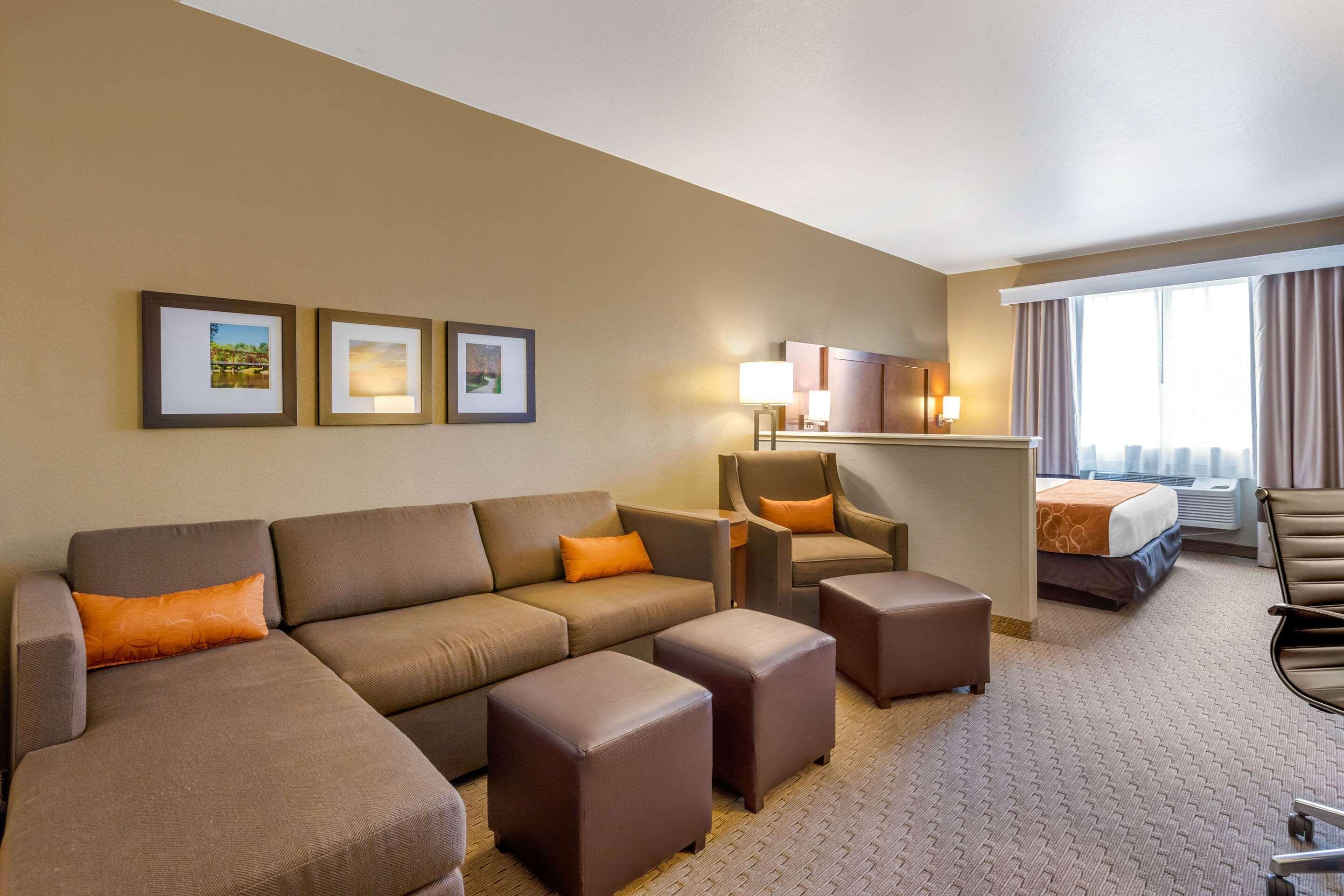 Comfort Suites Burlington Ngoại thất bức ảnh