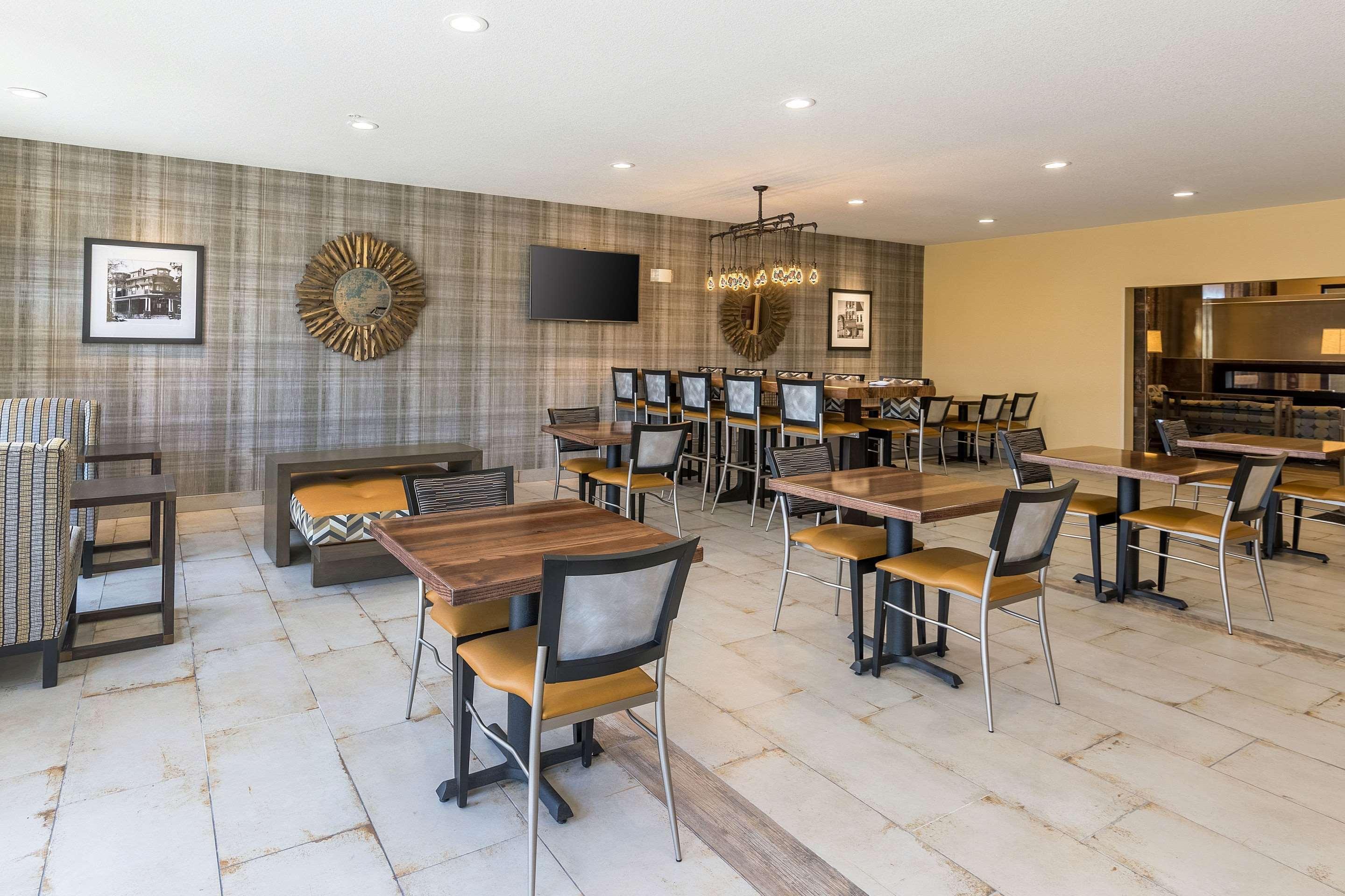 Comfort Suites Burlington Ngoại thất bức ảnh