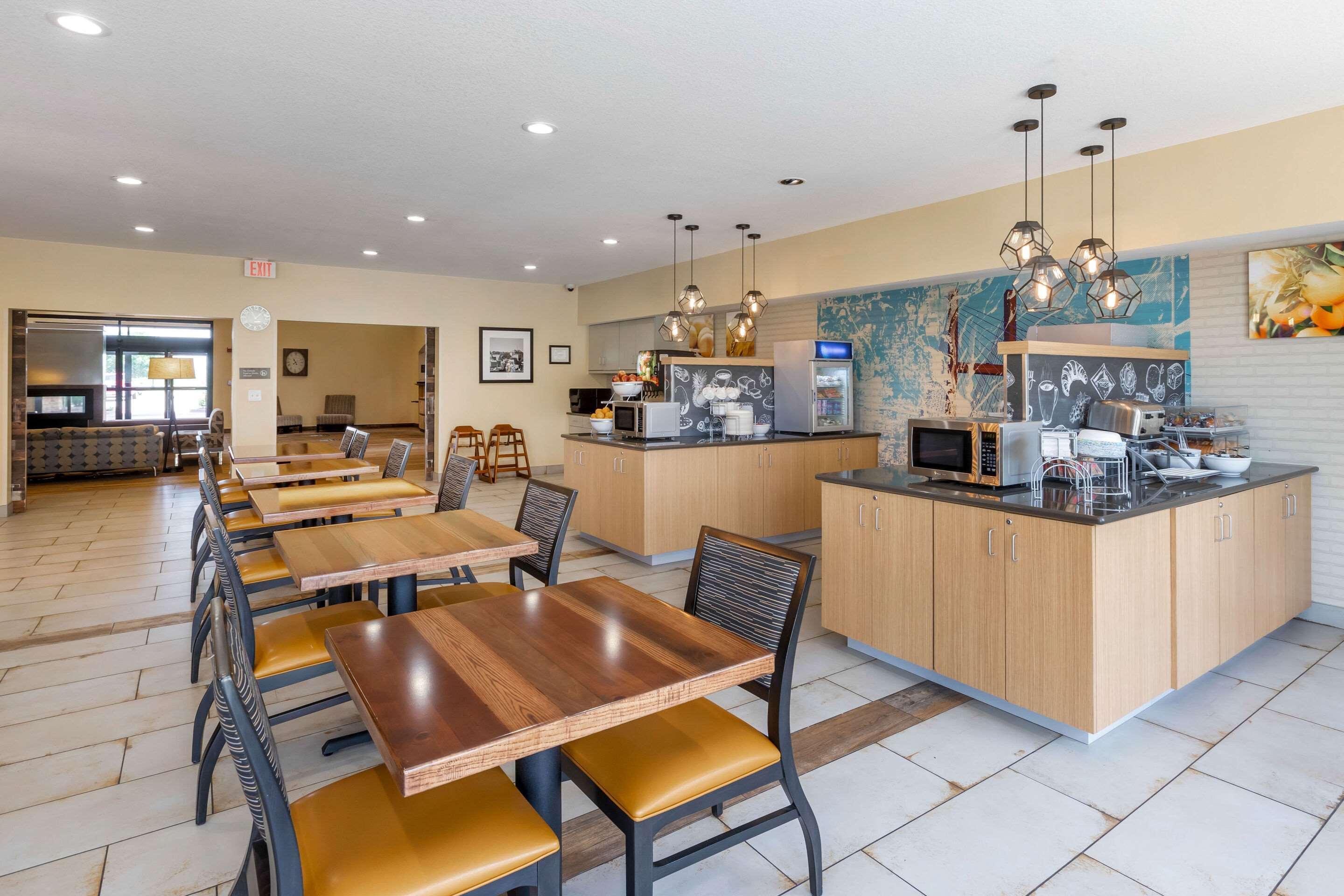 Comfort Suites Burlington Ngoại thất bức ảnh