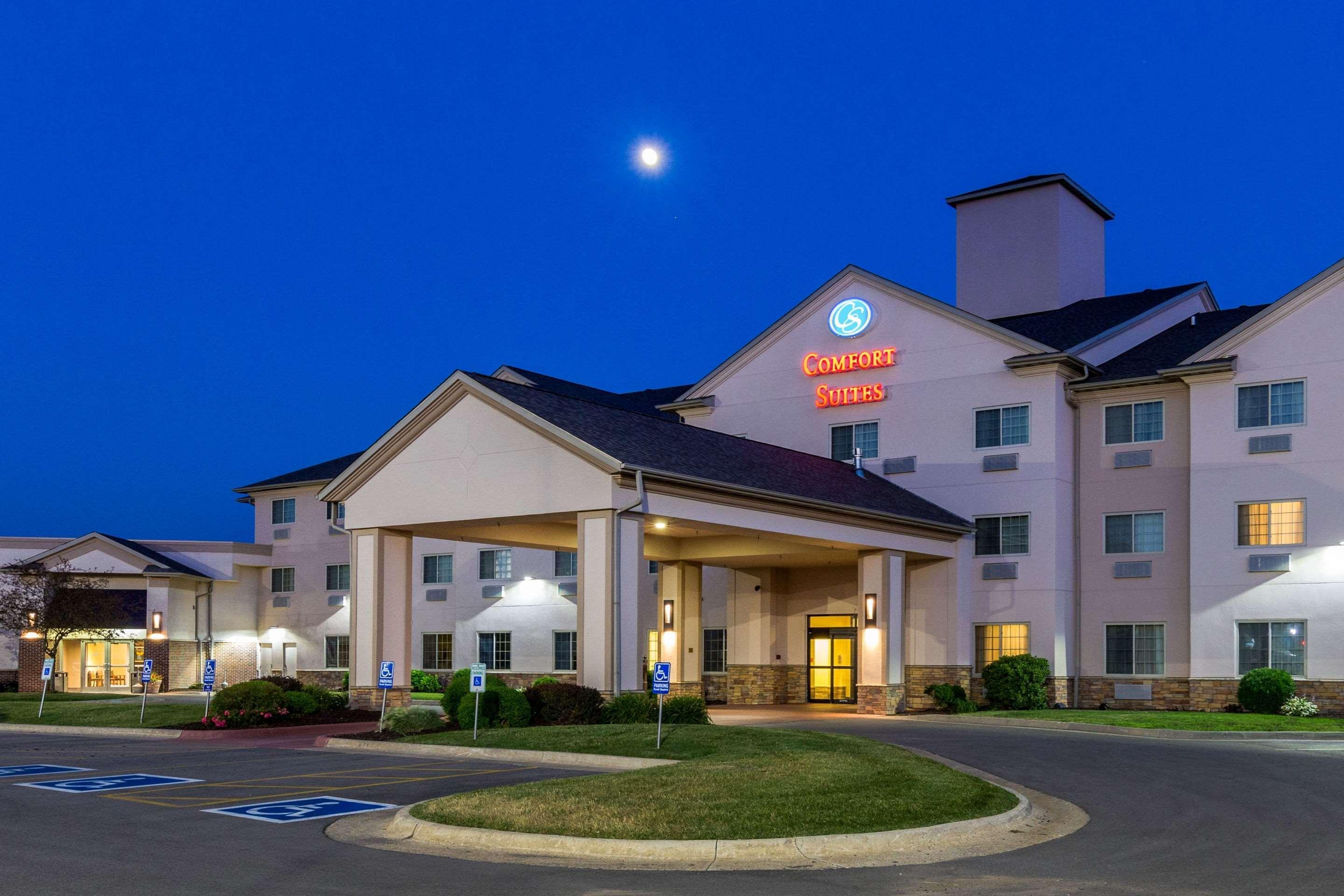 Comfort Suites Burlington Ngoại thất bức ảnh