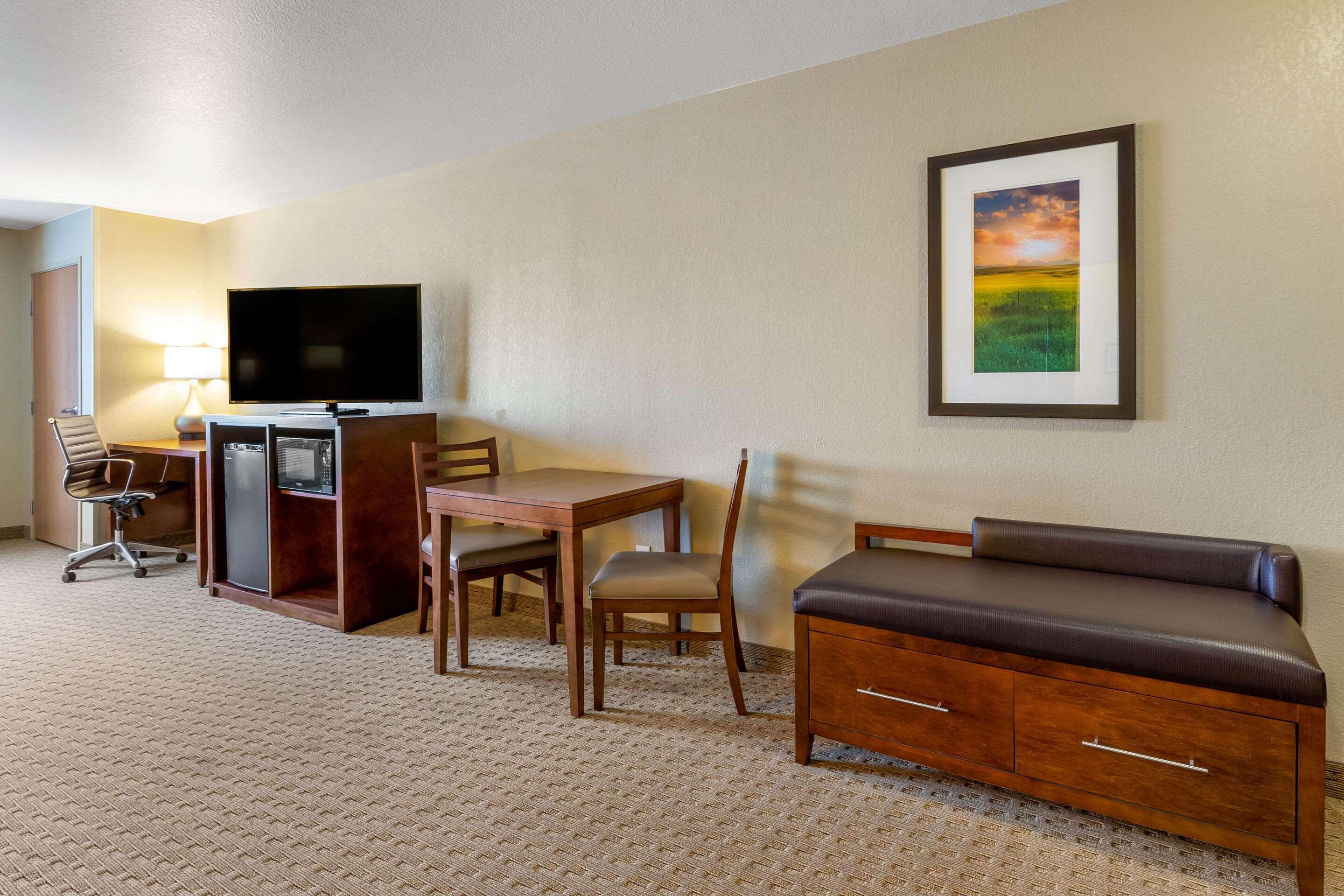Comfort Suites Burlington Ngoại thất bức ảnh