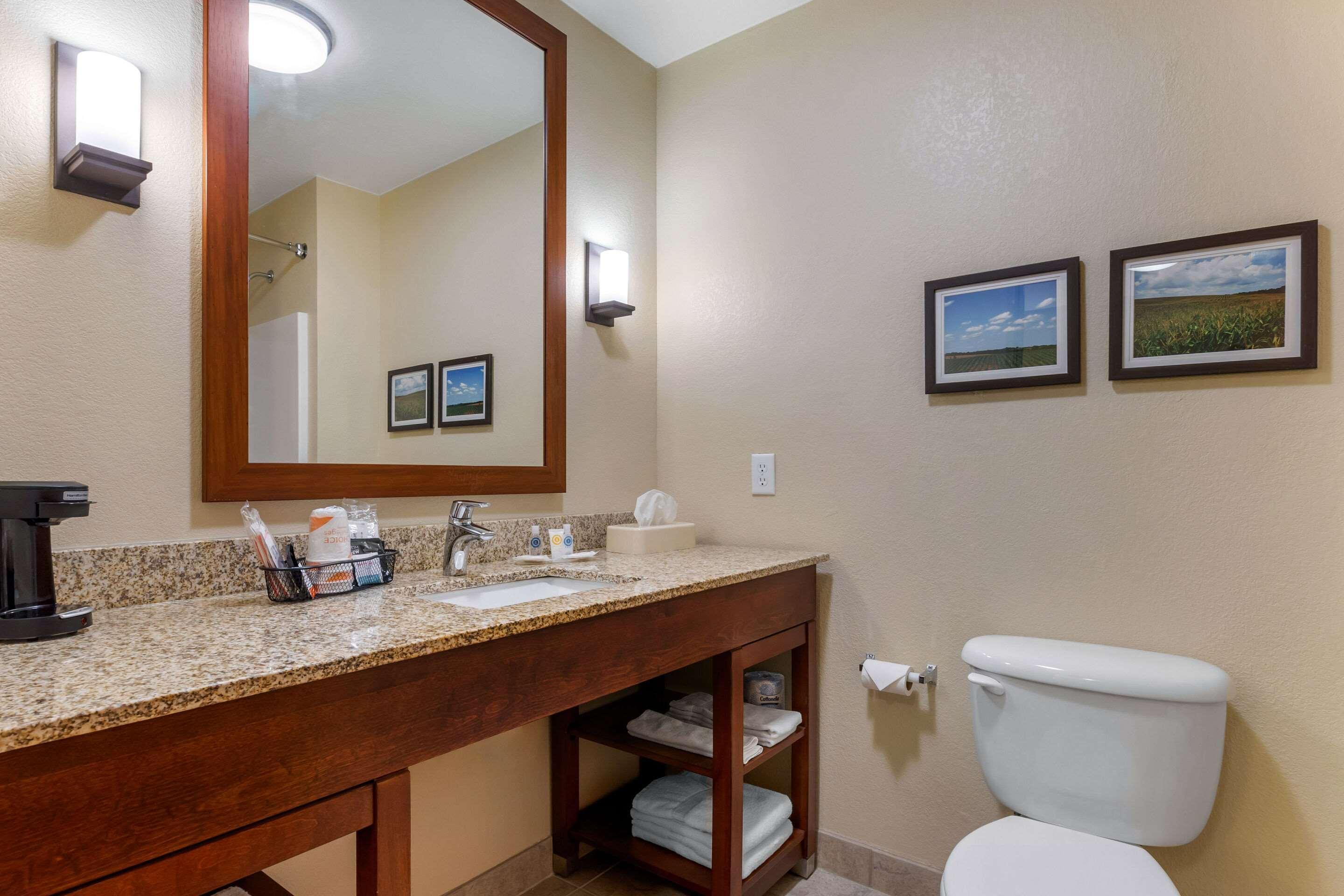 Comfort Suites Burlington Ngoại thất bức ảnh