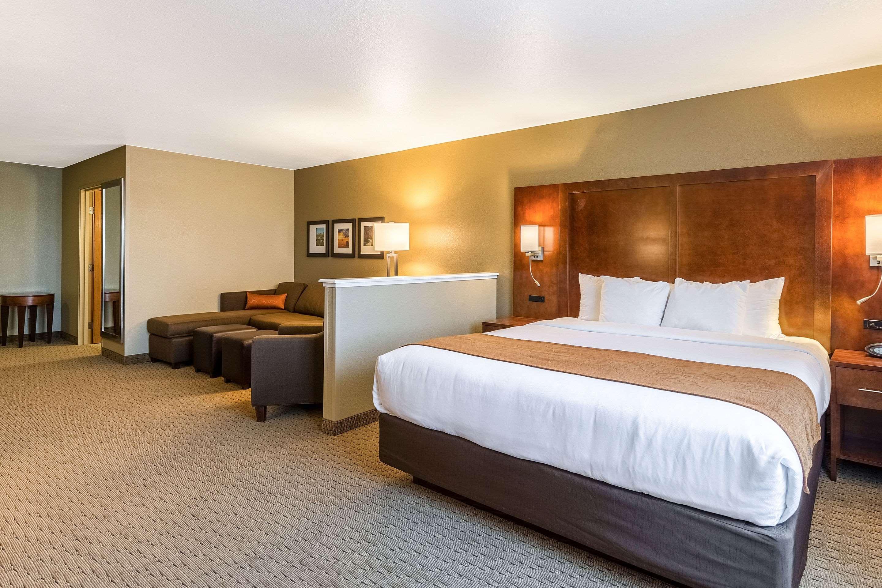 Comfort Suites Burlington Ngoại thất bức ảnh