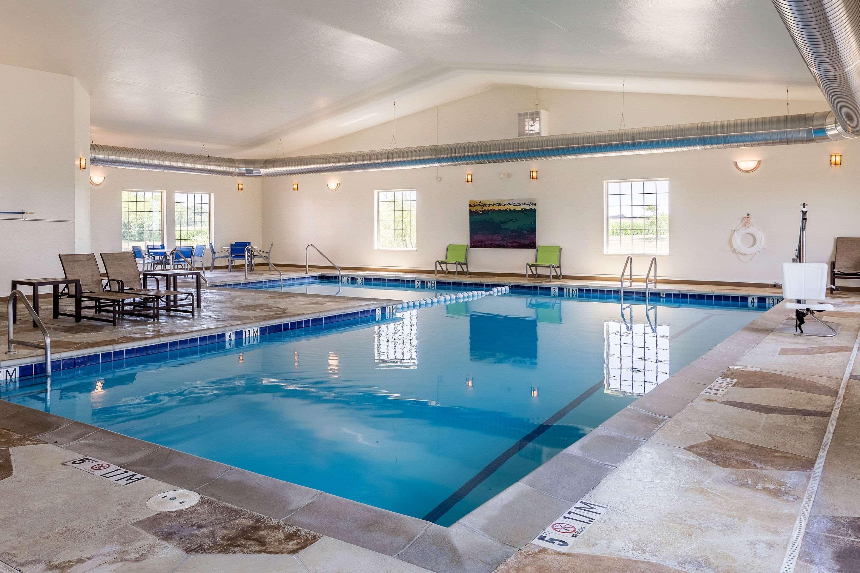 Comfort Suites Burlington Ngoại thất bức ảnh