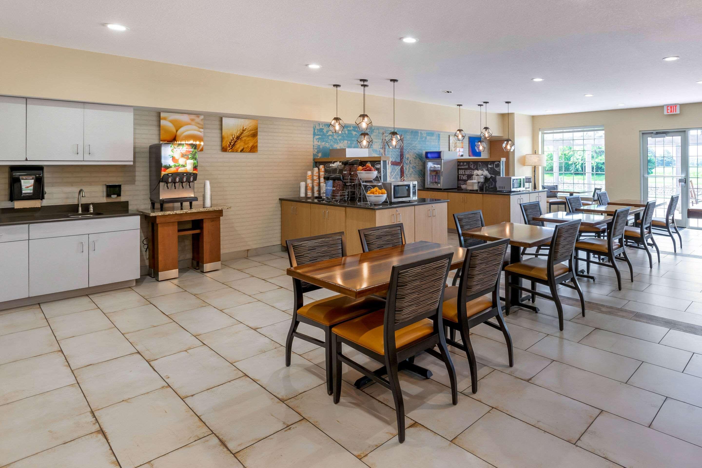 Comfort Suites Burlington Ngoại thất bức ảnh